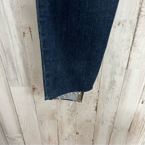 Frame X Revolve Denim Le Skinny De Jeanne Cascade Hem in Farrell - Picture 6 of 10